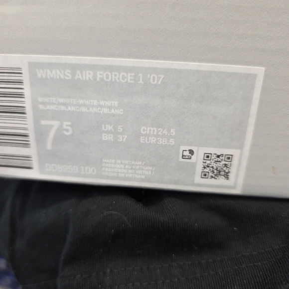 Nike Women's Air Force 1 White On White Sneakers - Picture 10 of 10